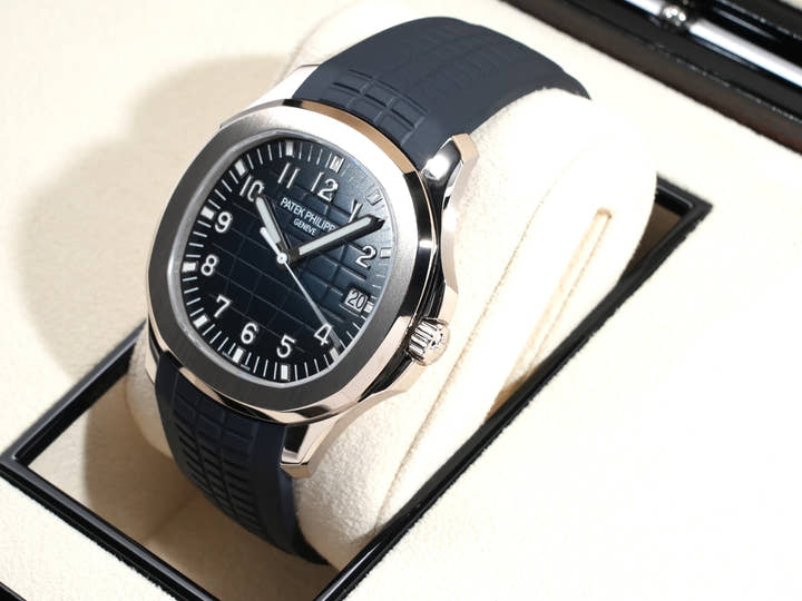パテックフィリップ アクアノート Ref.5168G-001 ホワイトゴールド ミッドナイトブルー文字盤