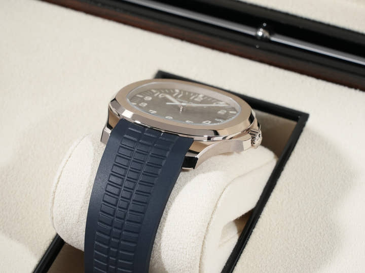 パテックフィリップ アクアノート Ref.5168G-001 ホワイトゴールド ミッドナイトブルー文字盤