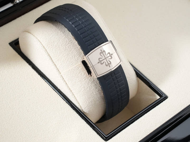 パテックフィリップ アクアノート Ref.5168G-001 ホワイトゴールド ミッドナイトブルー文字盤