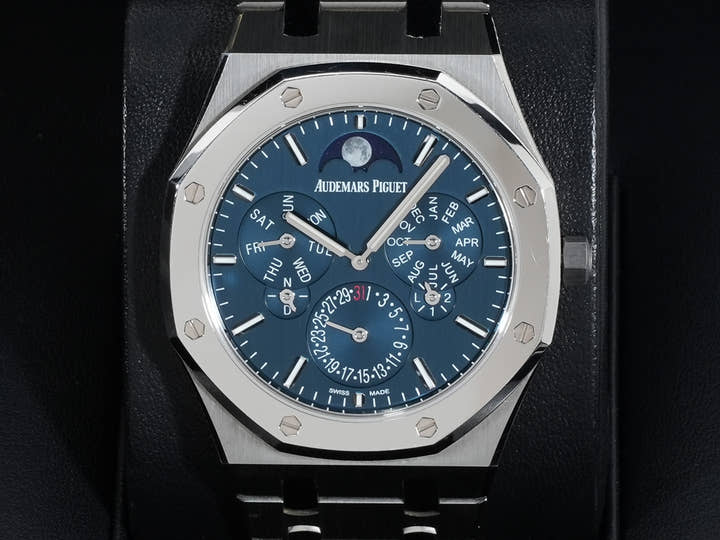 オーデマピゲ ロイヤルオーク パーペチュアルカレンダー ウルトラ シン Ref.26586IP.OO.1240IP.01 チタン ブルー文字盤