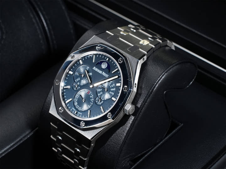 オーデマピゲ ロイヤルオーク パーペチュアルカレンダー ウルトラ シン Ref.26586IP.OO.1240IP.01 チタン ブルー文字盤