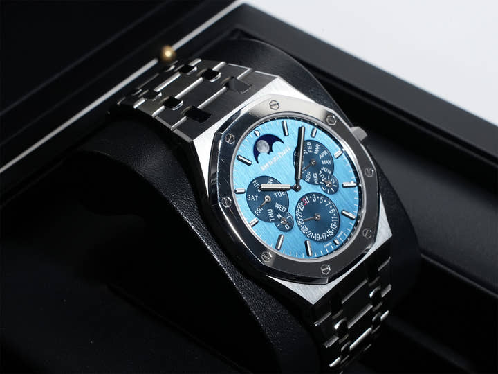オーデマピゲ ロイヤルオーク パーペチュアルカレンダー ウルトラ シン Ref.26586IP.OO.1240IP.01 チタン ブルー文字盤