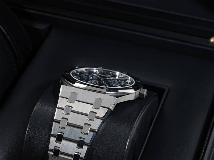 オーデマピゲ ロイヤルオーク パーペチュアルカレンダー ウルトラ シン Ref.26586IP.OO.1240IP.01 チタン ブルー文字盤