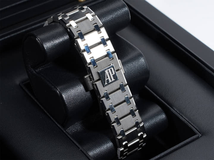 オーデマピゲ ロイヤルオーク パーペチュアルカレンダー ウルトラ シン Ref.26586IP.OO.1240IP.01 チタン ブルー文字盤