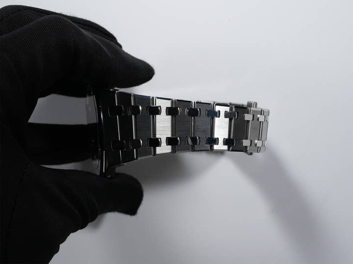 オーデマピゲ ロイヤルオーク パーペチュアルカレンダー ウルトラ シン Ref.26586IP.OO.1240IP.01 チタン ブルー文字盤