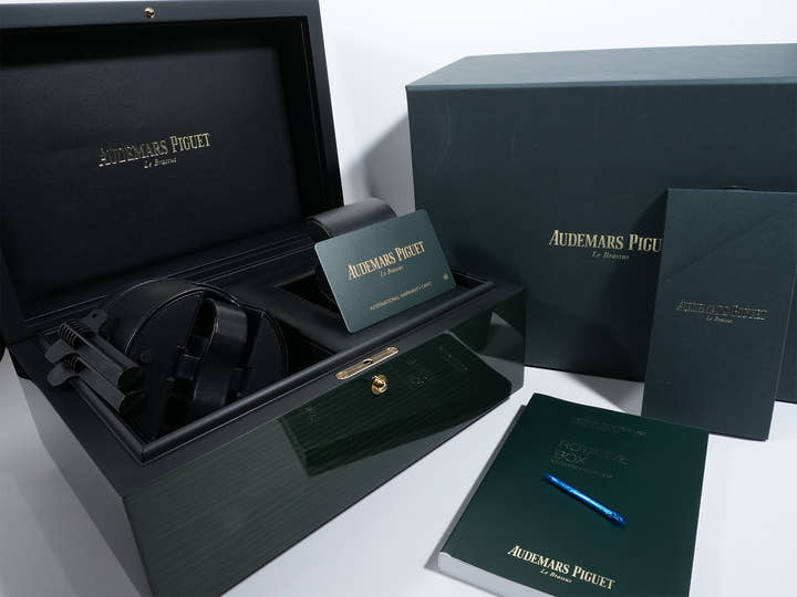 オーデマピゲ ロイヤルオーク パーペチュアルカレンダー ウルトラ シン Ref.26586IP.OO.1240IP.01 チタン ブルー文字盤