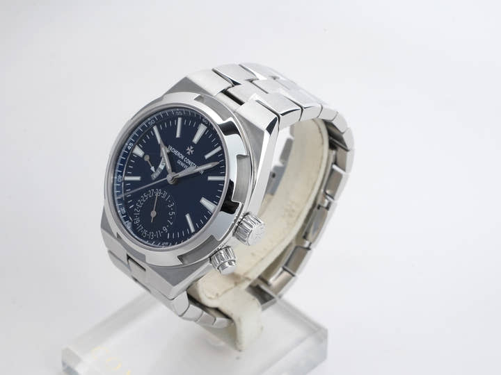 ヴァシュロンコンスタンタン オーヴァーシーズ デュアルタイム Ref.7900V/110A-B334 ブルー文字盤 中古 heqqbe3d