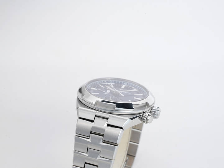 ヴァシュロンコンスタンタン オーヴァーシーズ デュアルタイム Ref.7900V/110A-B334 ブルー文字盤 中古 heqqbe3d