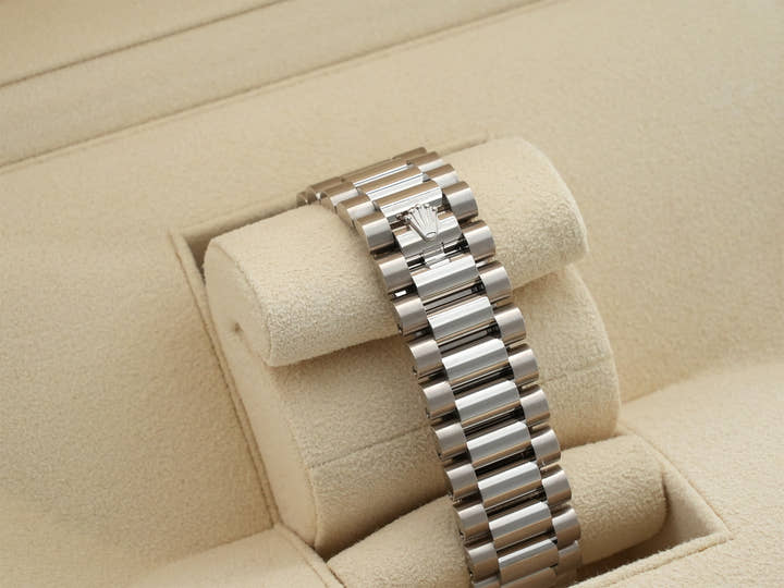 ロレックス デイデイト36 Ref.128239 ホワイトゴールド ブルーオンブレ文字盤 未使用 mcxtmtw3