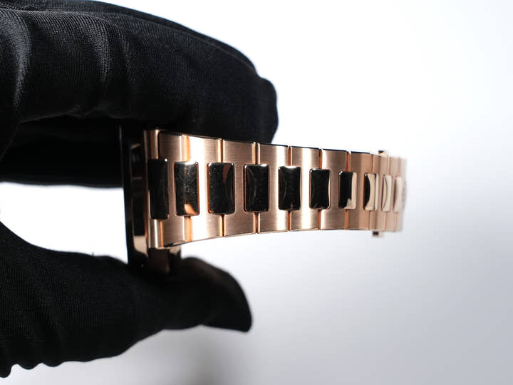 パテックフィリップ ノーチラス トラベルタイム クロノグラフ Ref.5990/1R-001 ローズゴールド ブルーソレイユ文字盤