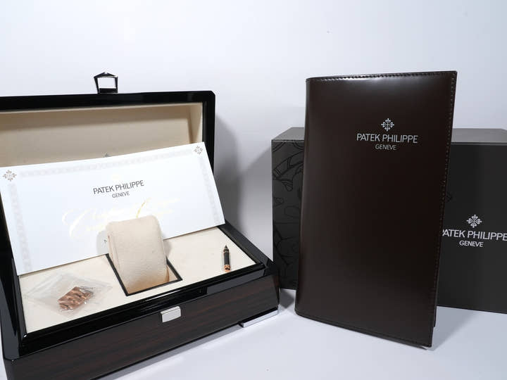 パテックフィリップ ノーチラス トラベルタイム クロノグラフ Ref.5990/1R-001 ローズゴールド ブルーソレイユ文字盤