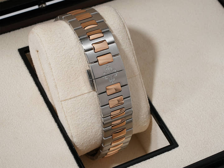 パテックフィリップ ノーチラス クロノグラフ Ref.5980/1AR-001 ステンレススチール/ローズゴールド ブルー文字盤