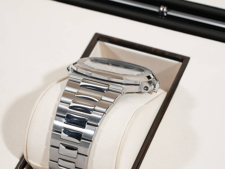 パテックフィリップ ノーチラス Ref.5711/1A-010 ステンレススチール ブルー文字盤