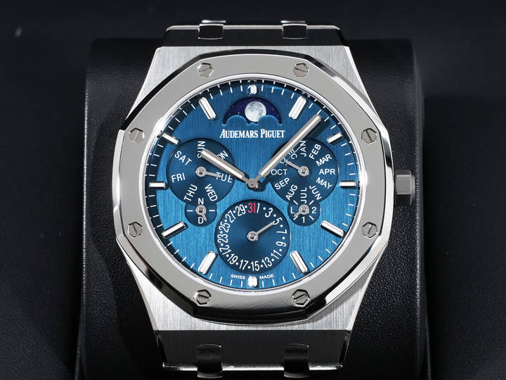 オーデマピゲ ロイヤルオーク パーペチュアルカレンダー ウルトラ シン Ref.26586IP.OO.1240IP.01 チタン ブルー文字盤