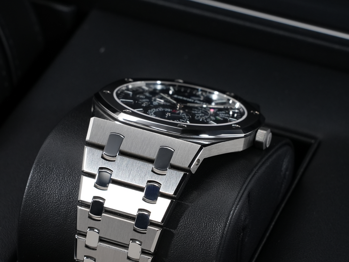 オーデマピゲ ロイヤルオーク パーペチュアルカレンダー ウルトラ シン Ref.26586IP.OO.1240IP.01 チタン ブルー文字盤