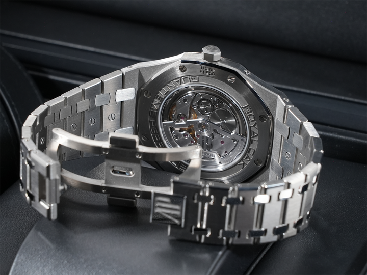 オーデマピゲ ロイヤルオーク パーペチュアルカレンダー ウルトラ シン Ref.26586IP.OO.1240IP.01 チタン ブルー文字盤