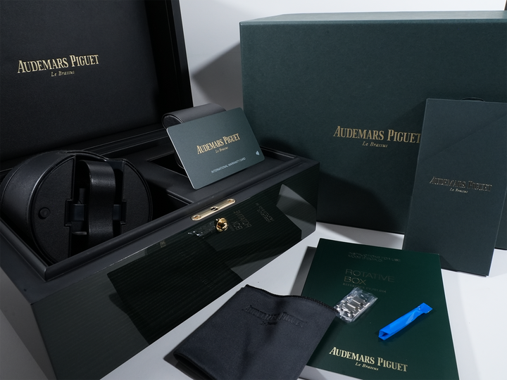 オーデマピゲ ロイヤルオーク パーペチュアルカレンダー ウルトラ シン Ref.26586IP.OO.1240IP.01 チタン ブルー文字盤