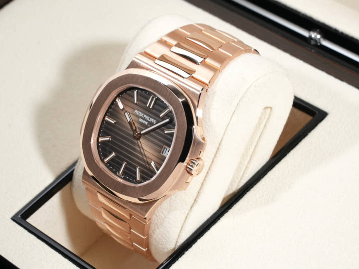 パテックフィリップ ノーチラス Ref.5711/1R-001 ローズゴールド ブラウン・ブラック・グラデーション文字盤
