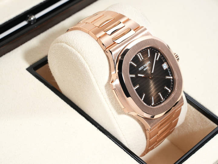 パテックフィリップ ノーチラス Ref.5711/1R-001 ローズゴールド ブラウン・ブラック・グラデーション文字盤