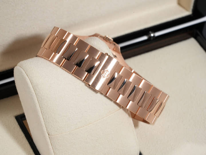 パテックフィリップ ノーチラス Ref.5711/1R-001 ローズゴールド ブラウン・ブラック・グラデーション文字盤