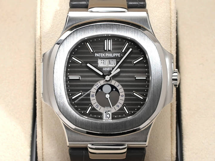 パテックフィリップ ノーチラス アニュアルカレンダー ムーンフェイズ Ref.5726A-001 ステンレススチール ブラック文字盤