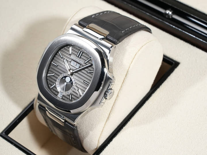 パテックフィリップ ノーチラス アニュアルカレンダー ムーンフェイズ Ref.5726A-001 ステンレススチール ブラック文字盤