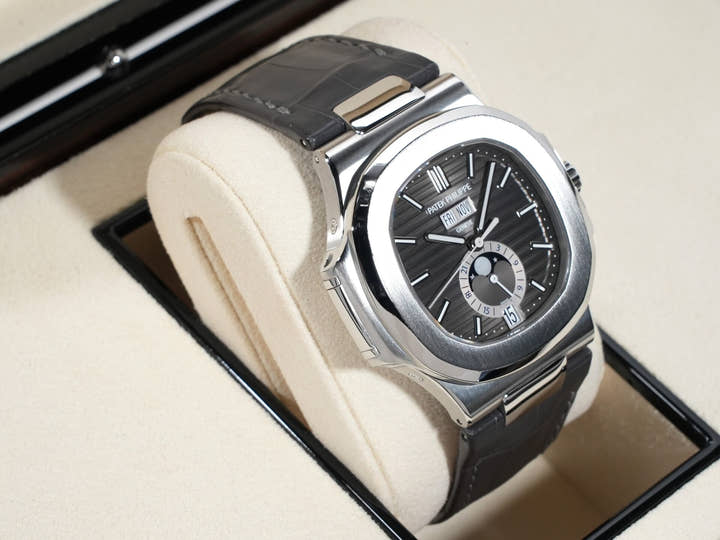 パテックフィリップ ノーチラス アニュアルカレンダー ムーンフェイズ Ref.5726A-001 ステンレススチール ブラック文字盤