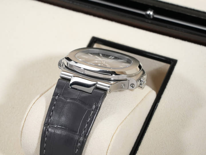 パテックフィリップ ノーチラス アニュアルカレンダー ムーンフェイズ Ref.5726A-001 ステンレススチール ブラック文字盤