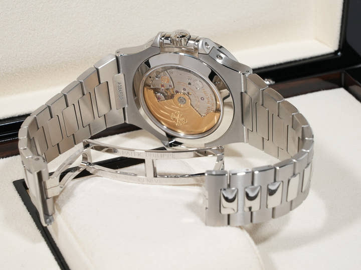 パテックフィリップ ノーチラス アニュアルカレンダー ムーンフェイズ Ref.5726/1A-014 ステンレススチール ブルー、ブラックグラデーション文字盤