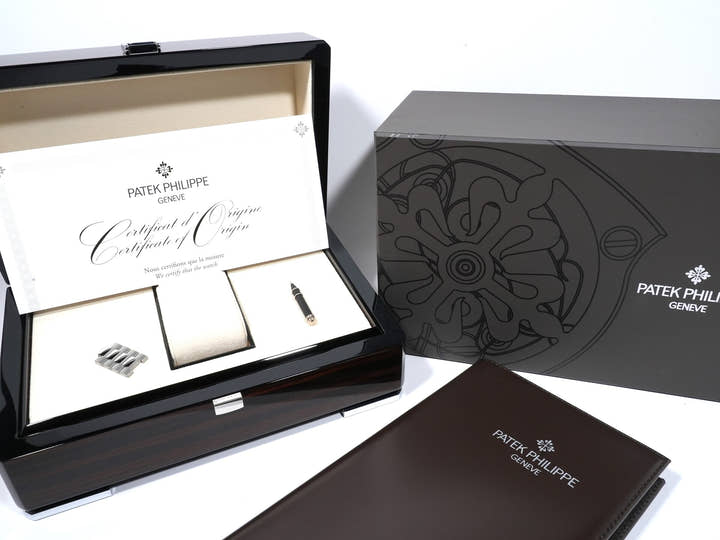 パテックフィリップ ノーチラス アニュアルカレンダー ムーンフェイズ Ref.5726/1A-014 ステンレススチール ブルー、ブラックグラデーション文字盤