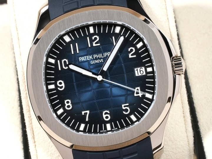 パテックフィリップ アクアノート Ref.5168G-001 ホワイトゴールド ミッドナイトブルー文字盤