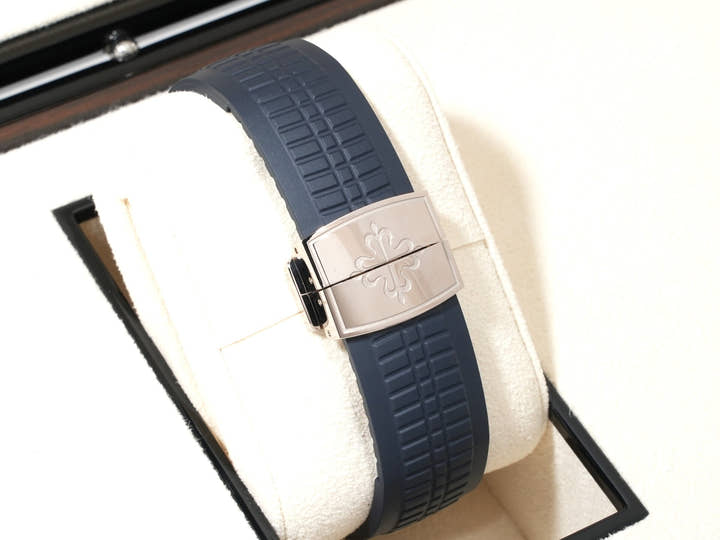 パテックフィリップ アクアノート Ref.5168G-001 ホワイトゴールド ミッドナイトブルー文字盤