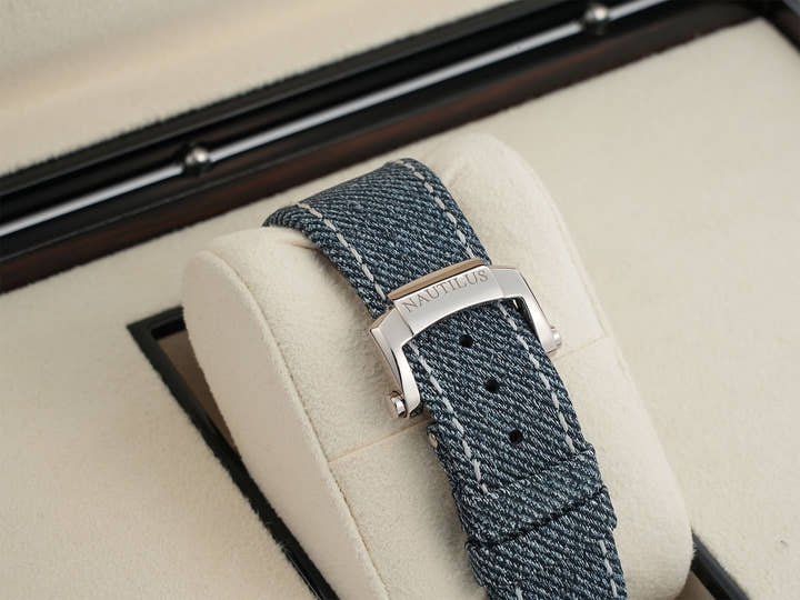 パテックフィリップ ノーチラス クロノグラフ Ref.5980/60G-001 ホワイトゴールド ブルーグレー オパーリン文字盤