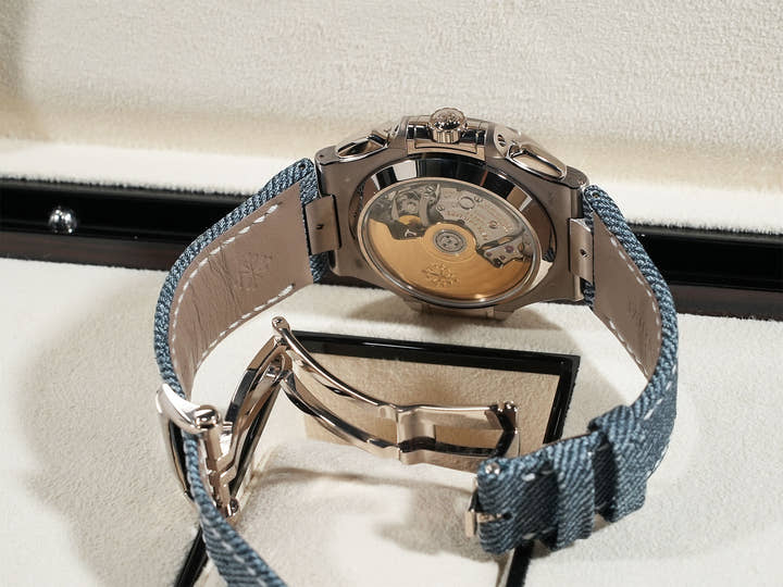 パテックフィリップ ノーチラス クロノグラフ Ref.5980/60G-001 ホワイトゴールド ブルーグレー オパーリン文字盤