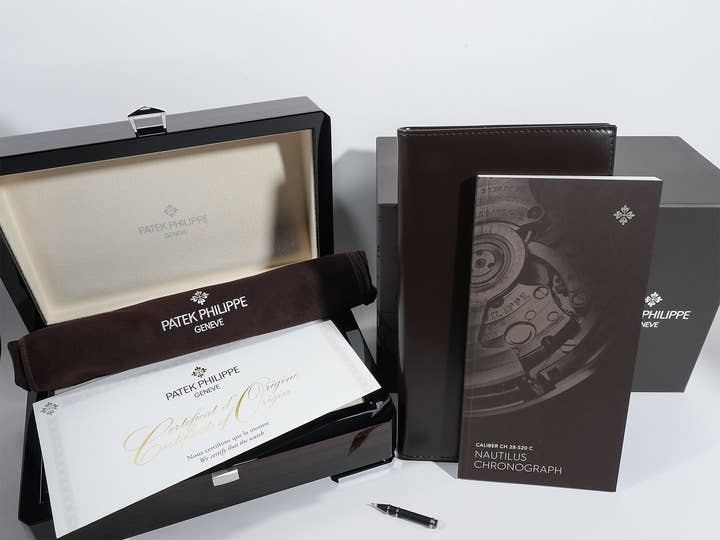 パテックフィリップ ノーチラス クロノグラフ Ref.5980/60G-001 ホワイトゴールド ブルーグレー オパーリン文字盤