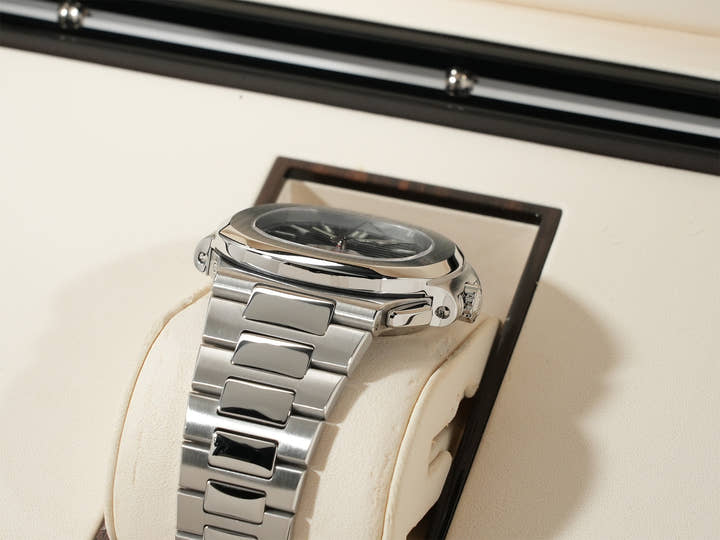 パテックフィリップ ノーチラス クロノグラフ Ref.5980/1A-001 ステンレススチール ブルー文字盤