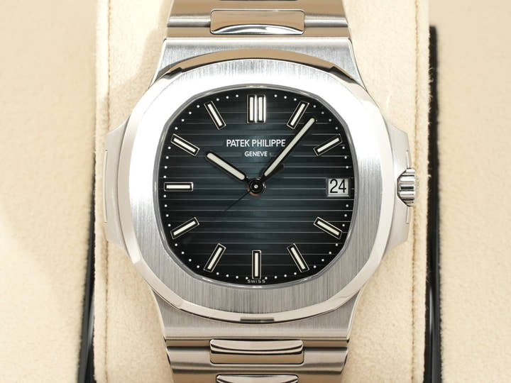 パテックフィリップ ノーチラス Ref.5711/1A-010 ステンレススチール ブルー文字盤