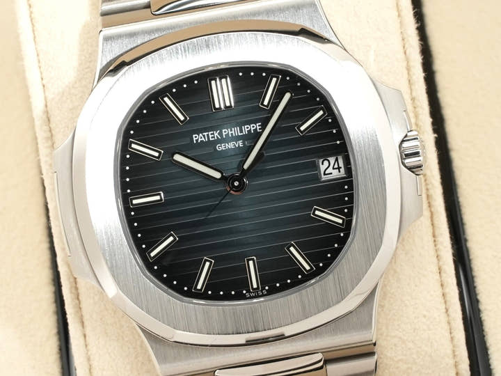 パテックフィリップ ノーチラス Ref.5711/1A-010 ステンレススチール ブルー文字盤