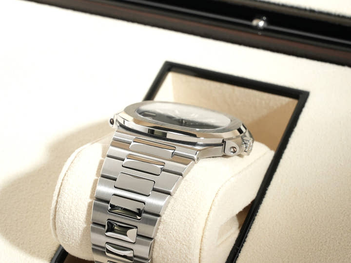 パテックフィリップ ノーチラス Ref.5711/1A-010 ステンレススチール ブルー文字盤