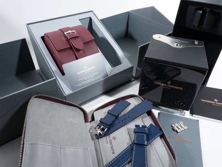 ヴァシュロンコンスタンタン オーヴァーシーズ エクストラフラット パーペチュアルカレンダー Ref.4300V/220G-B945 ホワイトゴールド ブルー文字盤 中古 xtipjjea