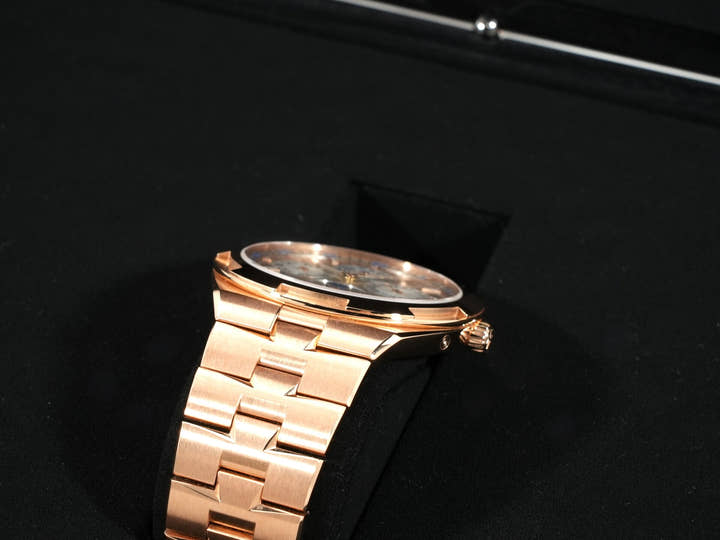 ヴァシュロンコンスタンタン オーヴァーシーズ エクストラフラット パーペチュアルカレンダー Ref.4300V/120R-B064 シルバー文字盤 美中古 smfaoxkg