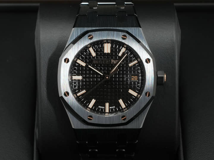 オーデマピゲ ロイヤルオーク Ref.77350CE.OO.1266CE.03.A ブラックセラミック ブラック文字盤