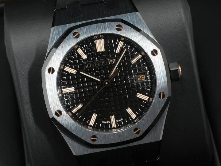 オーデマピゲ ロイヤルオーク Ref.77350CE.OO.1266CE.03.A ブラックセラミック ブラック文字盤