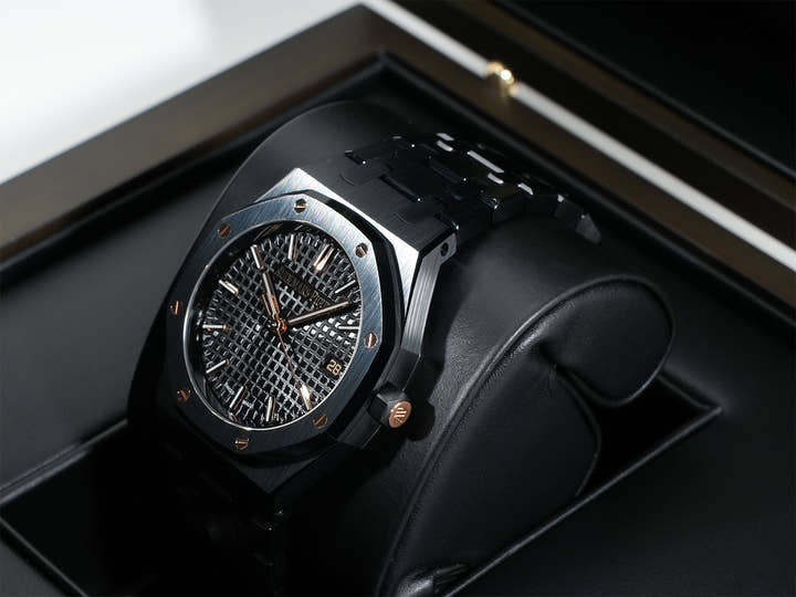 オーデマピゲ ロイヤルオーク Ref.77350CE.OO.1266CE.03.A ブラックセラミック ブラック文字盤