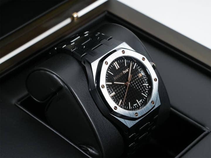 オーデマピゲ ロイヤルオーク Ref.77350CE.OO.1266CE.03.A ブラックセラミック ブラック文字盤