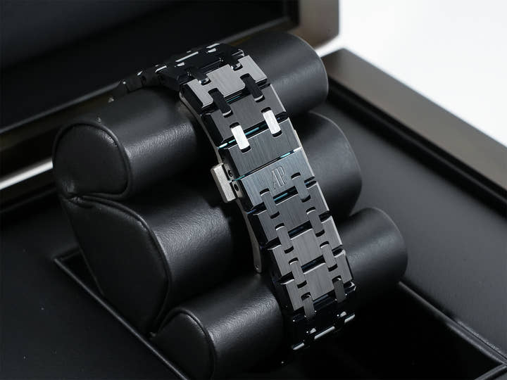 オーデマピゲ ロイヤルオーク Ref.77350CE.OO.1266CE.03.A ブラックセラミック ブラック文字盤