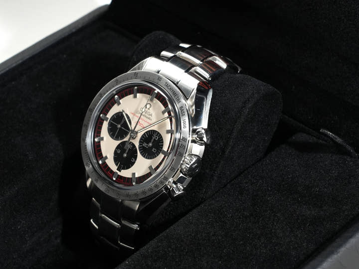 オメガ スピードマスター シューマッハ レジェンド Ref.3853.32 アイボリー×ブラック文字盤 中古 rso35hti