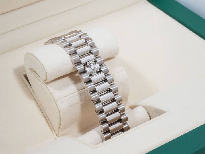 ロレックス デイデイト40 Ref.228239 ホワイトゴールド オリーブグリーン文字盤