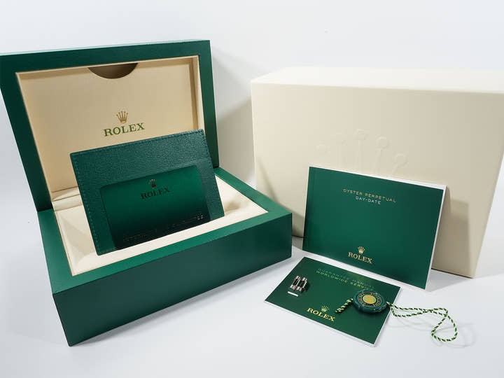 ロレックス デイデイト40 Ref.228239 ホワイトゴールド オリーブグリーン文字盤