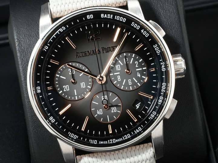 オーデマピゲ CODE 11.59 バイ オーデマ ピゲ クロノグラフ Ref.26393CR.OO.A002CR.01 ピンクゴールド/ホワイトゴールド スモークグレーラッカー文字盤